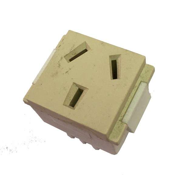 LINEA VISIONE MODULO TOMA STD MARFIL       CONATEL